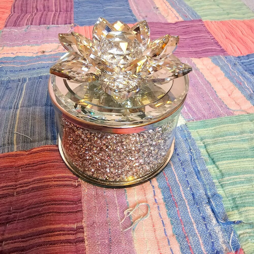 Trinket Box with Crystals and Glitter - Picture 1 of 6